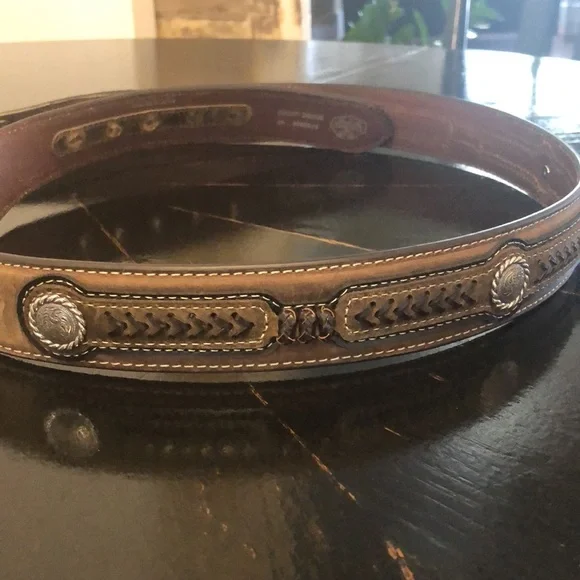 Cavender's Men's Brown Leather Lacing and Conchos Western Belt Size 40 - Picture 13 of 14